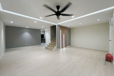 Kulai / Taman Putri Kulai / Sri putri Kulai / Double Storey House / Unblock Unit