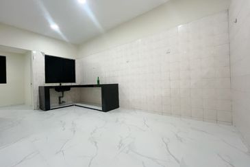 Kulai / Taman Putri Kulai / Sri putri Kulai / Double Storey House / Unblock Unit