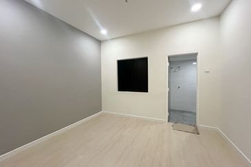 Kulai / Taman Putri Kulai / Sri putri Kulai / Double Storey House / Unblock Unit