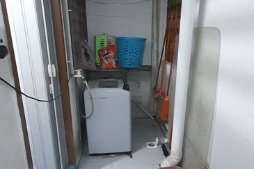 Kulai / Taman Putri Kulai / Jalan Sri Putri 8/2 --shoplot Apartment