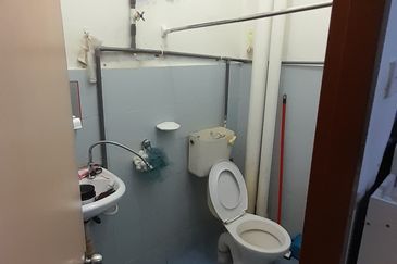 Kulai / Taman Putri Kulai / Jalan Sri Putri 8/2 --shoplot Apartment