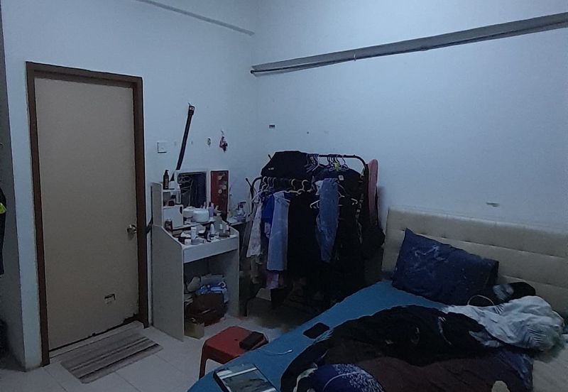 Kulai / Taman Putri Kulai / Jalan Sri Putri 8/2 --shoplot Apartment