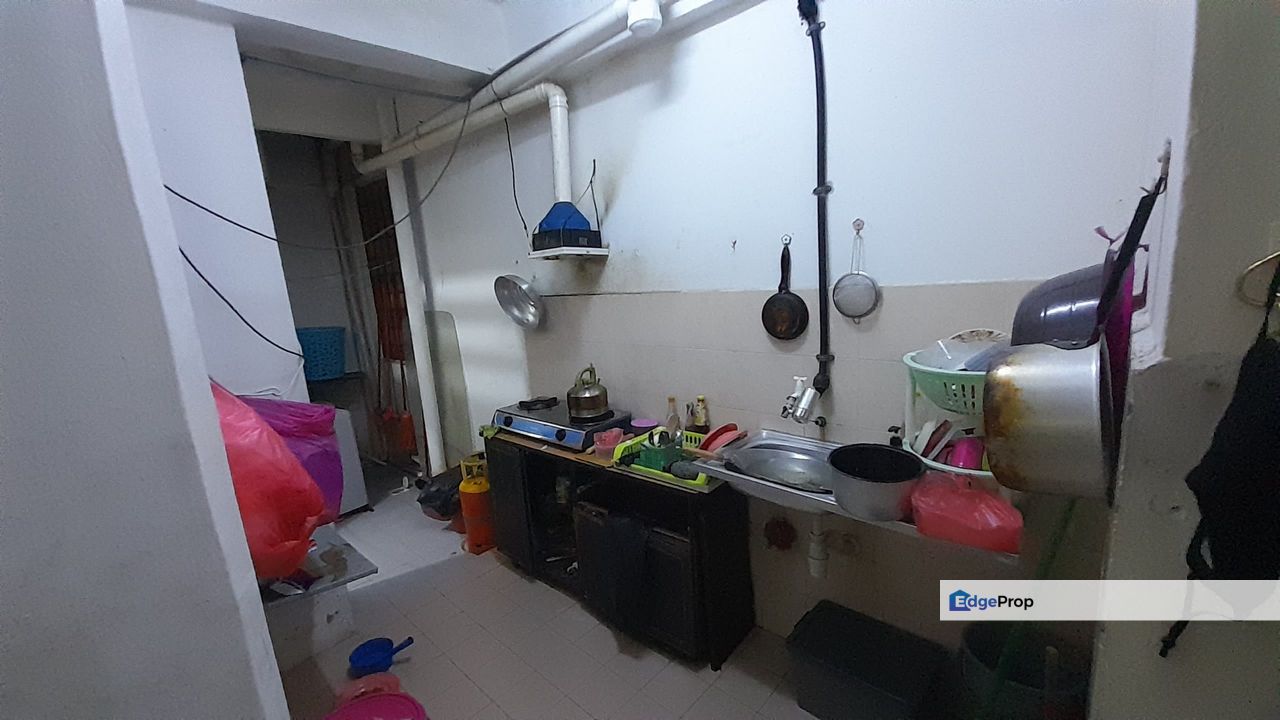 Kulai / Taman Putri Kulai / Jalan Sri Putri 8/2 --shoplot Apartment, Johor, Kulai