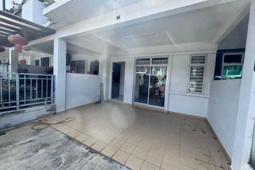 Pasir Gudang  / Bandar Bestari Perdana / Jalan lili / Double Storey House
