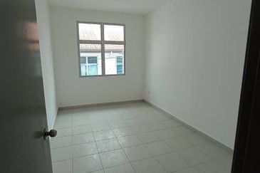 Skudai - Taman Pulai Mutiara (Camellia Type) - Double Storey Terrace House Endlot *(Bared unit)*