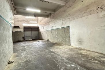 Kulai Senai / Saleng/  Taman Mesra / Jalan Cermai / 1.5 shop lot