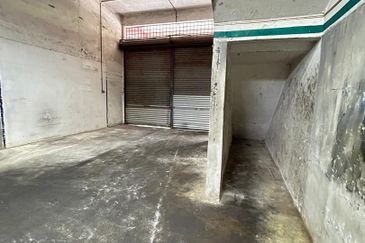 Kulai Senai / Saleng/  Taman Mesra / Jalan Cermai / 1.5 shop lot