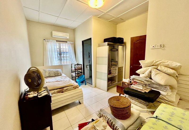 Kulai / Taman Putri Kulai Fasa 11 / Double storey *ENDLOT* terrace house / Unblock Unit