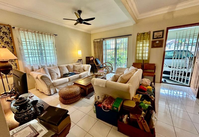 Kulai / Taman Putri Kulai Fasa 11 / Double storey *ENDLOT* terrace house / Unblock Unit