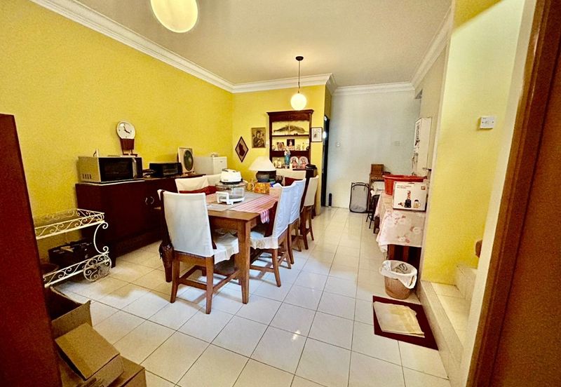 Kulai / Taman Putri Kulai Fasa 11 / Double storey *ENDLOT* terrace house / Unblock Unit