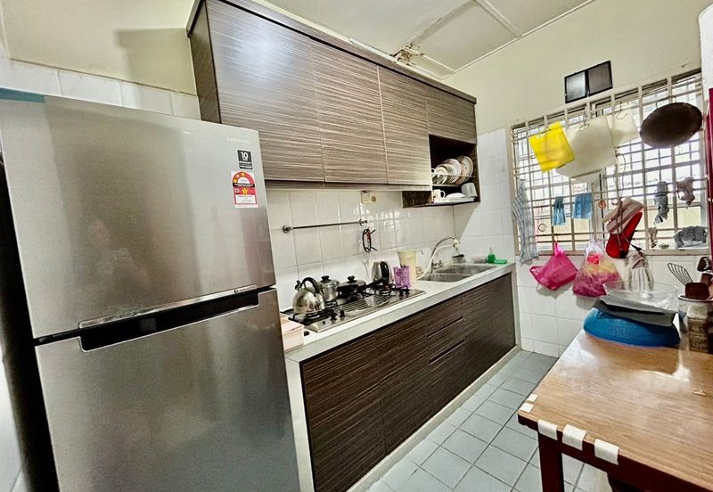 Kulai / Taman Putri Kulai Fasa 11 / Double storey *ENDLOT* terrace house / Unblock Unit