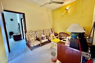 Kulai / Taman Putri Kulai Fasa 11 / Double storey *ENDLOT* terrace house / Unblock Unit