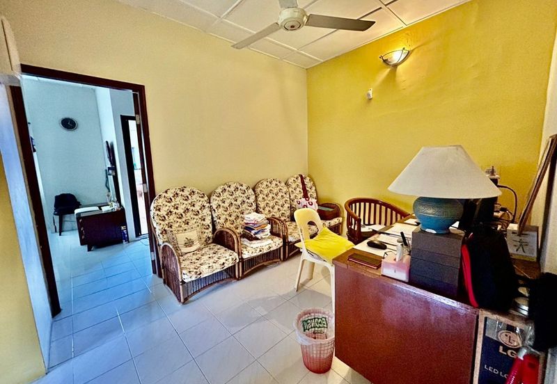 Kulai / Taman Putri Kulai Fasa 11 / Double storey *ENDLOT* terrace house / Unblock Unit