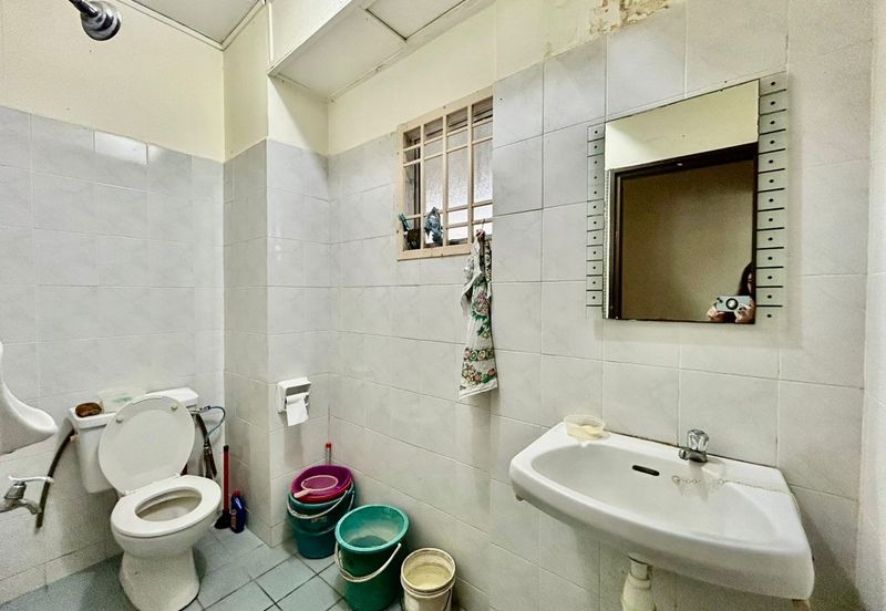 Kulai / Taman Putri Kulai Fasa 11 / Double storey *ENDLOT* terrace house / Unblock Unit