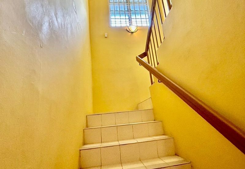 Kulai / Taman Putri Kulai Fasa 11 / Double storey *ENDLOT* terrace house / Unblock Unit