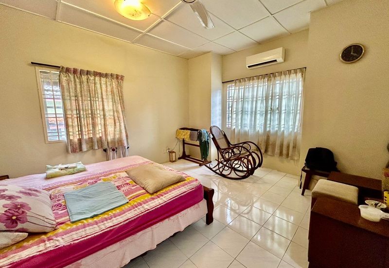 Kulai / Taman Putri Kulai Fasa 11 / Double storey *ENDLOT* terrace house / Unblock Unit