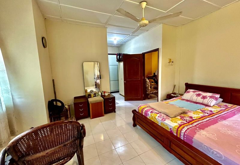 Kulai / Taman Putri Kulai Fasa 11 / Double storey *ENDLOT* terrace house / Unblock Unit