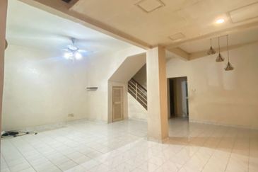 Kulai Bandar Putra / Jalan Enggang / Big Double Storey Terrace House