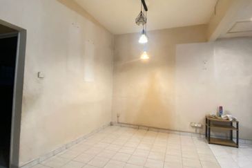 Kulai Bandar Putra / Jalan Enggang / Big Double Storey Terrace House