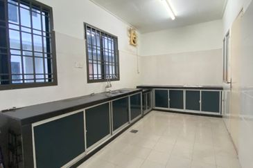 Kulai Bandar Putra / Jalan Enggang / Big Double Storey Terrace House