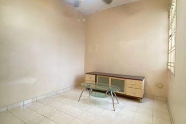 Kulai Bandar Putra / Jalan Enggang / Big Double Storey Terrace House