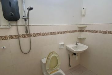 Kulai Bandar Putra / Jalan Enggang / Big Double Storey Terrace House