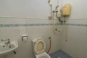 Kulai Bandar Putra / Jalan Enggang / Big Double Storey Terrace House