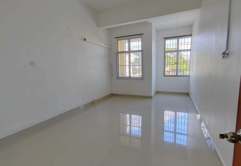 Kulai Bandar Putra / Jalan Merbau ✅Double Storey Shoplot 