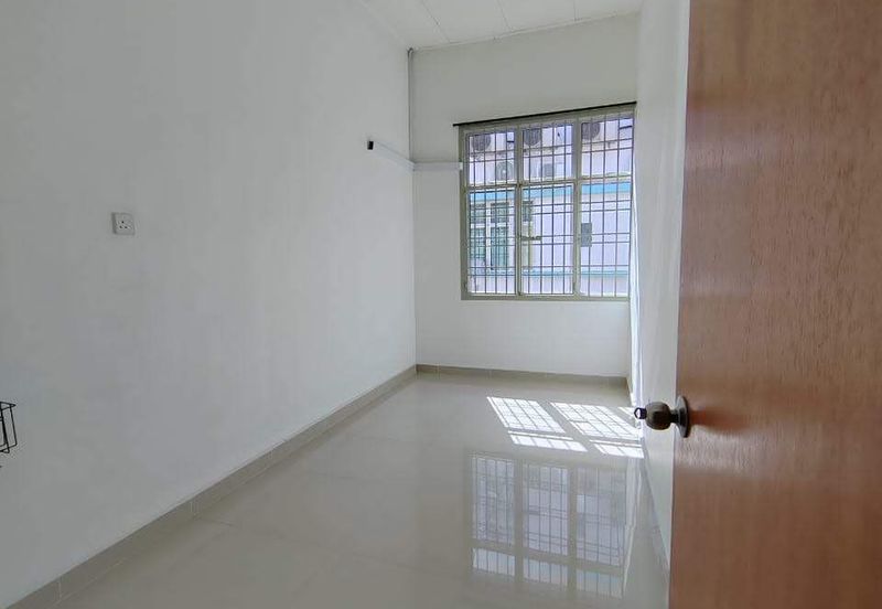 Kulai Bandar Putra / Jalan Merbau ✅Double Storey Shoplot 