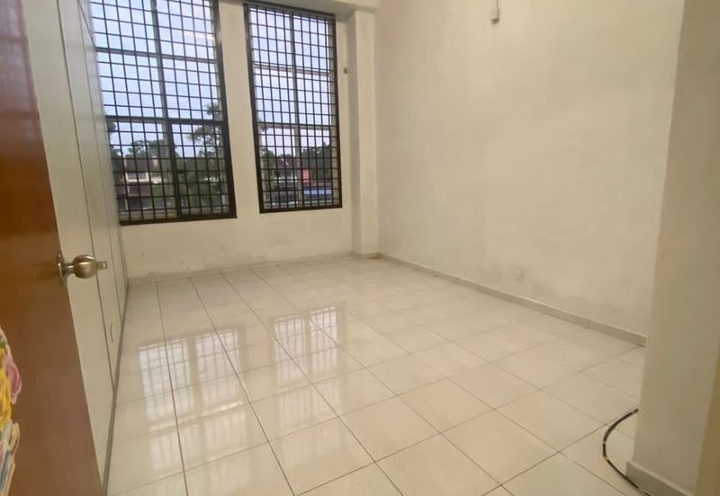 Kulai  Bandar Putra / Jalan Merbau / ✅Double Storey Shoplot