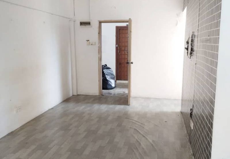 Masai -  plentong utama -  jalan daisi taman - Low Medium Cost Flat