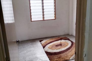 Masai -  plentong utama -  jalan daisi taman - Low Medium Cost Flat