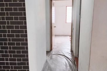 Masai -  plentong utama -  jalan daisi taman - Low Medium Cost Flat