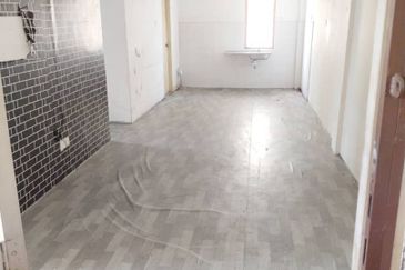 Masai -  plentong utama -  jalan daisi taman - Low Medium Cost Flat