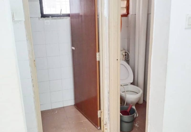 Masai -  plentong utama -  jalan daisi taman - Low Medium Cost Flat