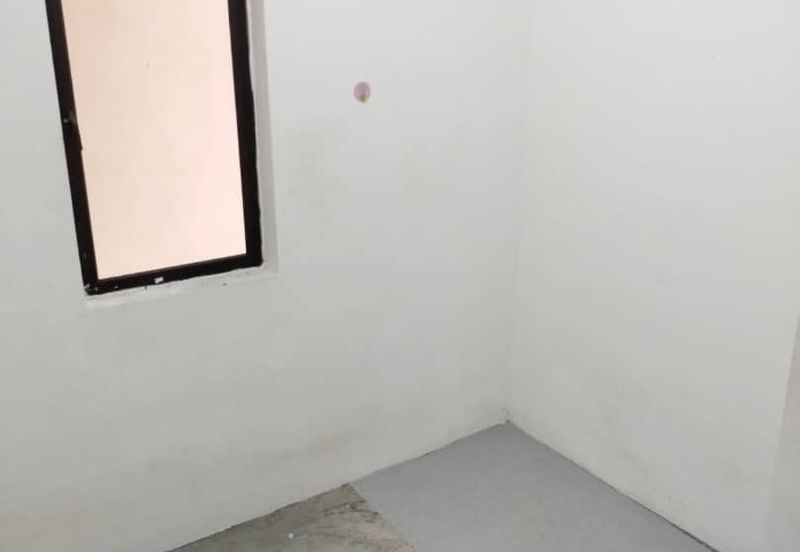 Masai -  plentong utama -  jalan daisi taman - Low Medium Cost Flat