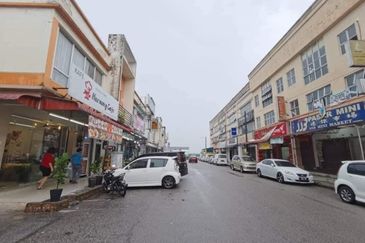 Kulai Bandar Putra - Jalan.Kenari / Double Storey Shoplot 2unit