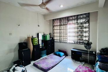 JB - Taman Tampoi Utama - Double Storey  Corner Lot 