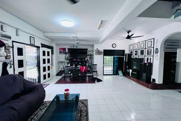 JB - Taman Tampoi Utama - Double Storey  Corner Lot 