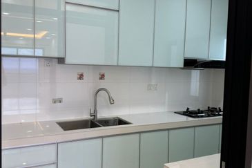 JB - Bandar Uda Utama - Persisiran Sutera Danga - The Raffles Suites Corner lot