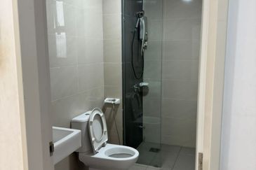 JB - Bandar Uda Utama - Persisiran Sutera Danga - The Raffles Suites Corner lot