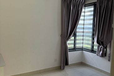 JB - Bandar Uda Utama - Persisiran Sutera Danga - The Raffles Suites Corner lot