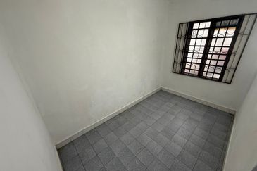 Skudai -  Taman Sri pulai - Jalan Pakis - Single Storey LowCost
