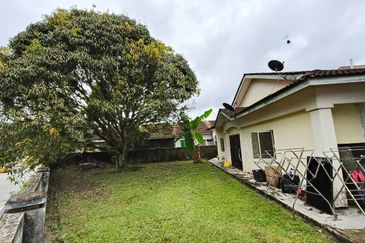 Kota Tinggi - Tmn Sri Saujana - Single storey terrace house corner