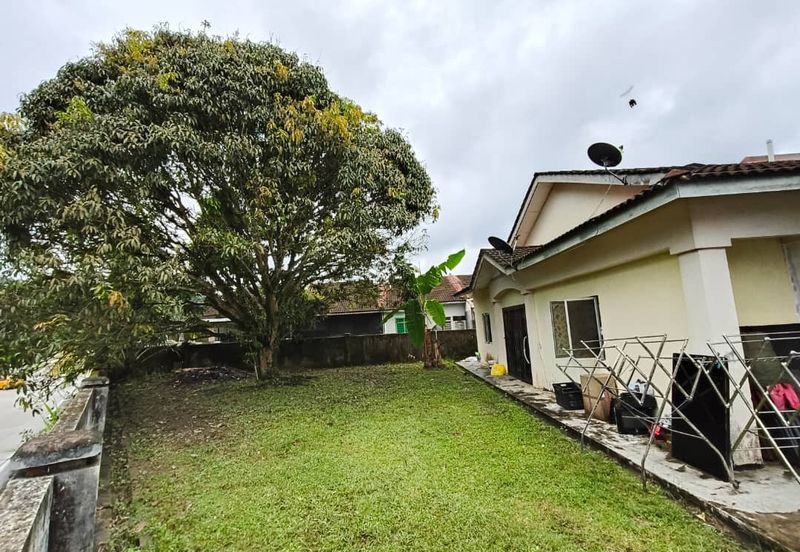 Kota Tinggi - Tmn Sri Saujana - Single storey terrace house corner