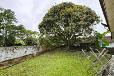 Kota Tinggi - Tmn Sri Saujana - Single storey terrace house corner