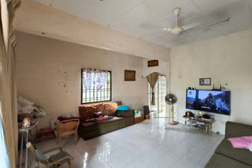 Kota Tinggi - Tmn Sri Saujana - Single storey terrace house corner