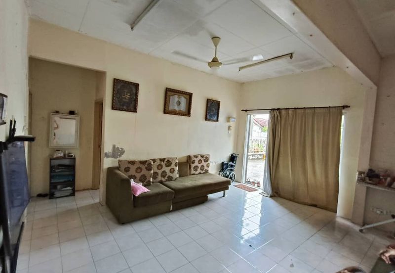 Kota Tinggi - Tmn Sri Saujana - Single storey terrace house corner
