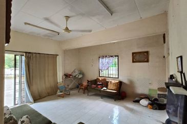 Kota Tinggi - Tmn Sri Saujana - Single storey terrace house corner
