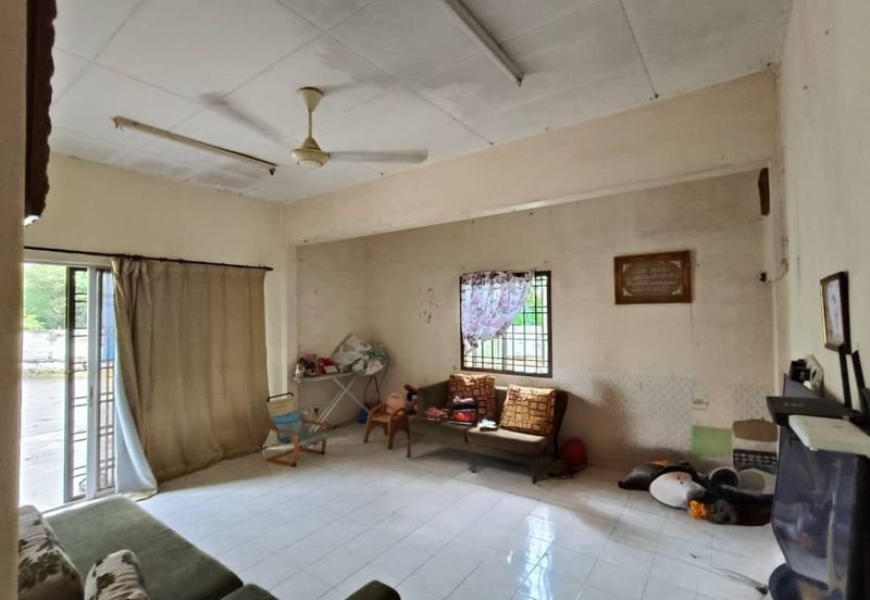 Kota Tinggi - Tmn Sri Saujana - Single storey terrace house corner